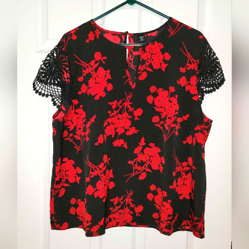 Shein Curve Black & Red Blouse